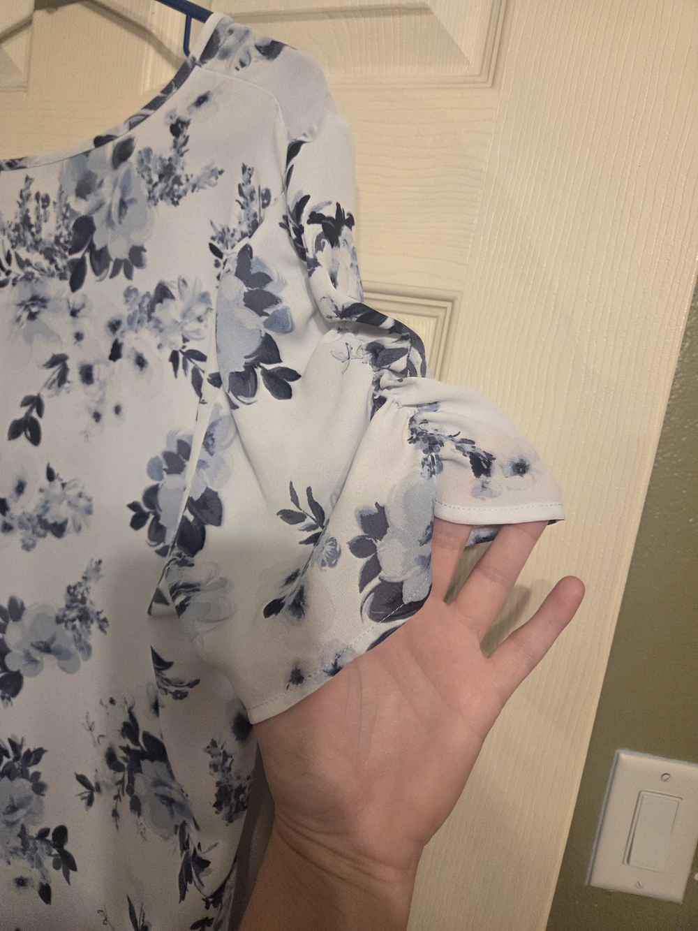 Women’s Light Blue Floral Short Sleeve Top - Picture 4 of 4